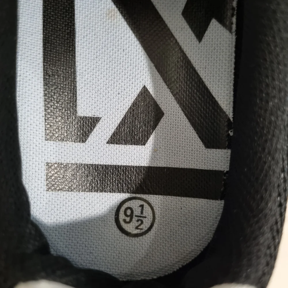 VANS Black and White Sneakers, NWT, Size 9.5 - Picture 7 of 11